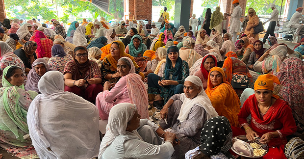 Golden temple volunteers